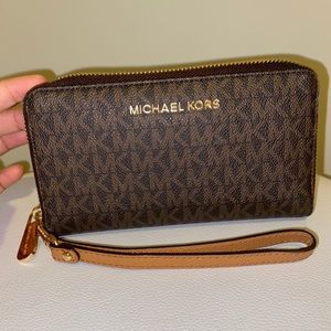 Michael kors Wallet/ wristlet